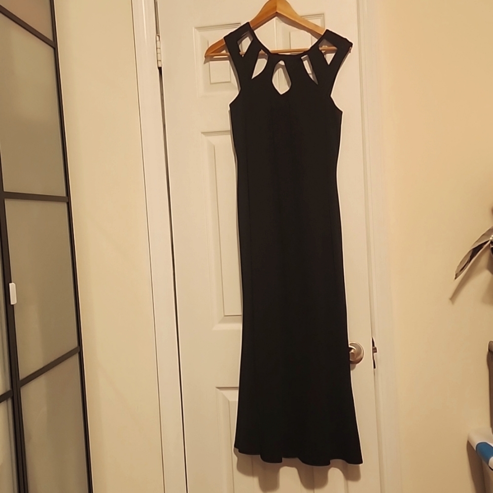 Vera Wang maxi black dress size 6, new without tags